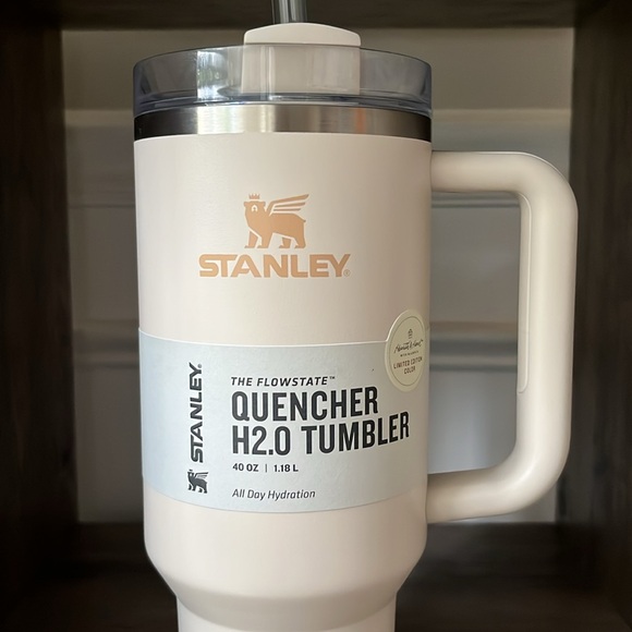 Stanley Quencher H2.0 Flowstate Tumbler 40oz Best Beige - Picture 3 of 6